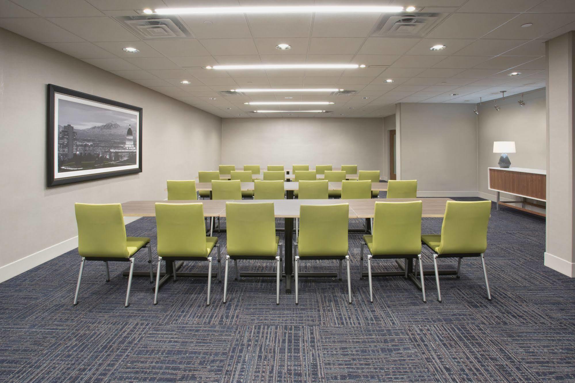 Holiday Inn Express & Suites - Sturbridge By Ihg Exterior foto